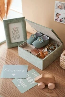 Coffret Cadeau Cadre + Boite à Compartiments En Velours Vert - Vertbaudet 10 Coffret Cadeau Cadre + Boite à Compartiments En Velours Vert - Vertbaudet -Petit Monde Promos Boutique coffret cadeau cadre boite a compartiments en velours 4