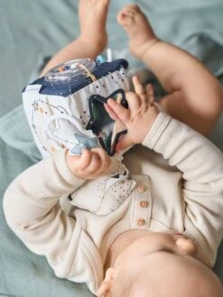 Cube D'activités à Suspendre CÉLESTE Bleu - Vertbaudet 9 Cube D'activités à Suspendre CÉLESTE Bleu - Vertbaudet -Petit Monde Promos Boutique cube dactivites a suspendre celeste 3