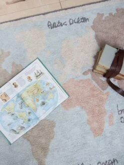 Tapis Coton Lavable Mappemonde LORENA CANALS Bleu Ciel - Lorena Canals -Petit Monde Promos Boutique tapis coton lavable mappemonde lorena canals 2