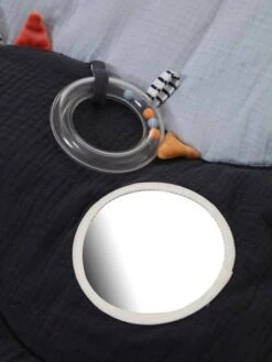 Tapis D'éveil Souple Sans Arche LEON SUR LE PONTON Bleu - Vertbaudet 11 Tapis D'éveil Souple Sans Arche LEON SUR LE PONTON Bleu - Vertbaudet -Petit Monde Promos Boutique tapis deveil souple sans arche leon sur le ponton 5