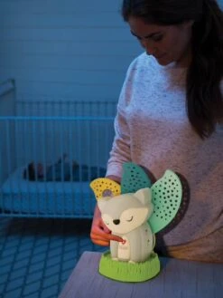 Veilleuse Projecteur Musical Renard 2 En 1 - INFANTINO Multicolore - Infantino 7 Veilleuse Projecteur Musical Renard 2 En 1 - INFANTINO Multicolore - Infantino -Petit Monde Promos Boutique veilleuse projecteur musical renard 2 en 1 infantino 3